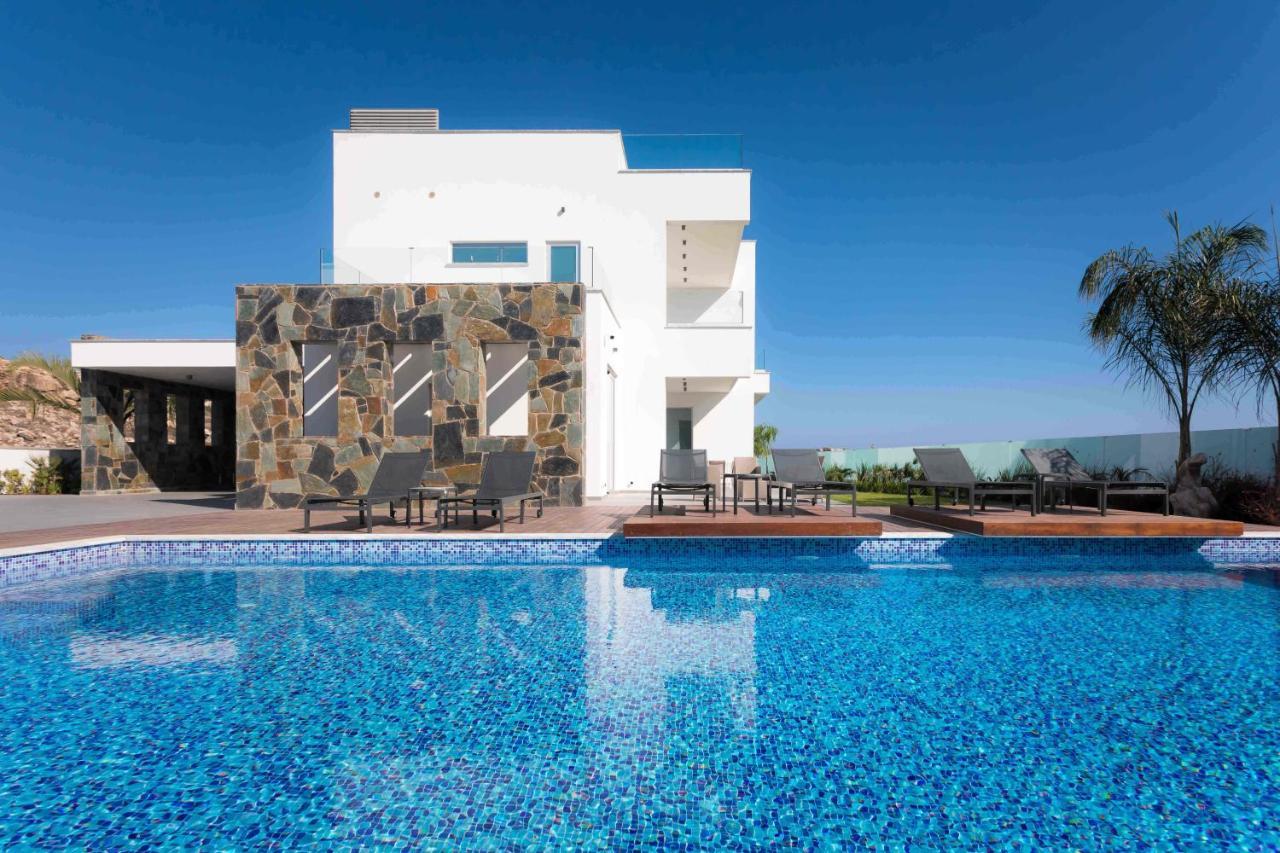 Vilă Sea Pearl Beachfront - Breeze *