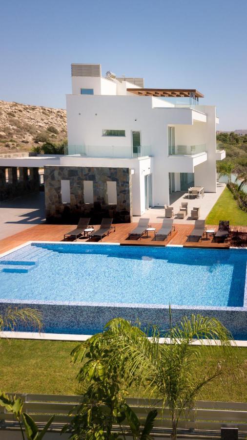 Sea Pearl Beachfront - Breeze Vilă